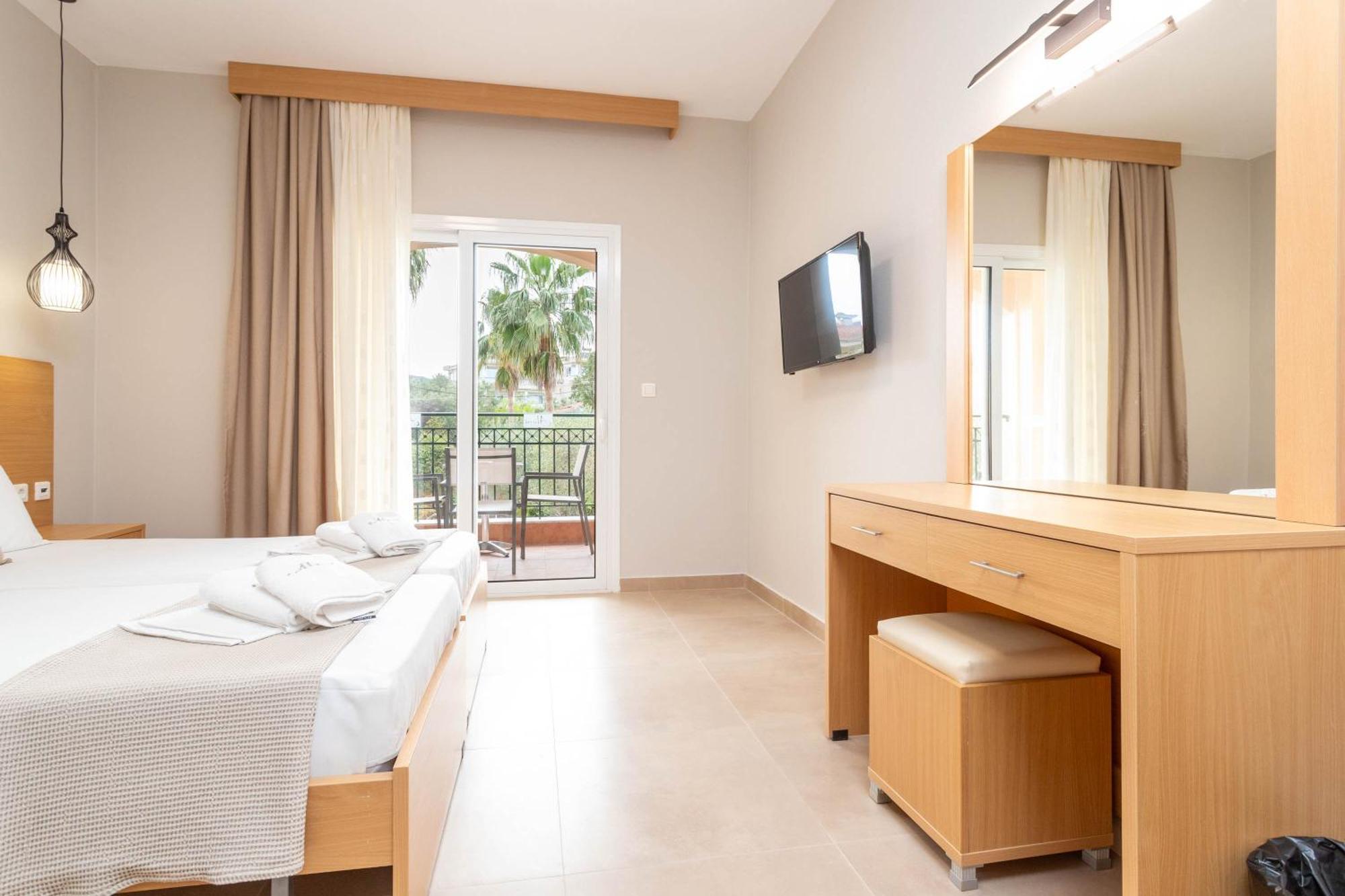 Aloni Hotel Пефкохори Екстериор снимка